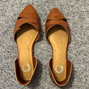 Journee size 7 cognac flats